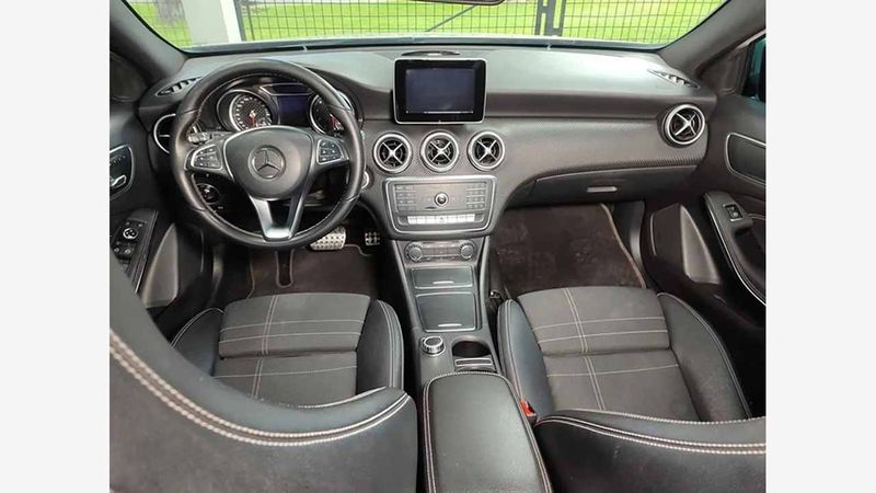 Mercedes-Benz-A200-073906349-06_20241031164512