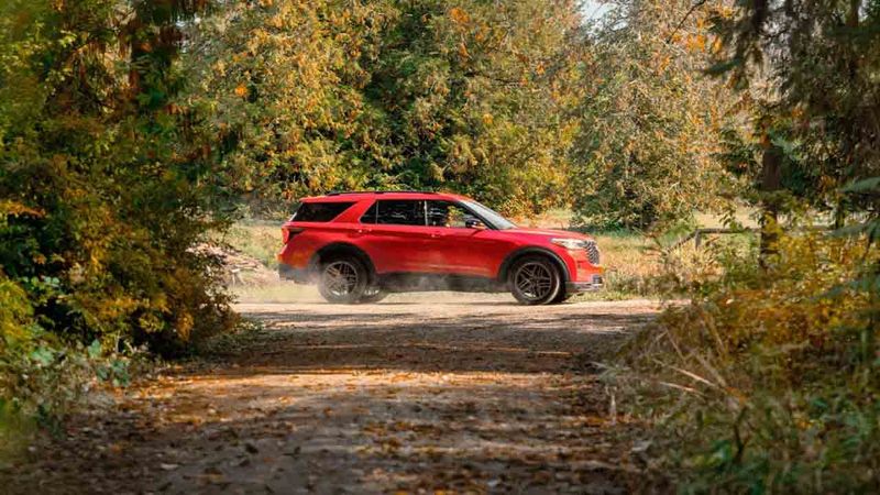 Ford-Explorer--Active-00196545-02_20250224152154