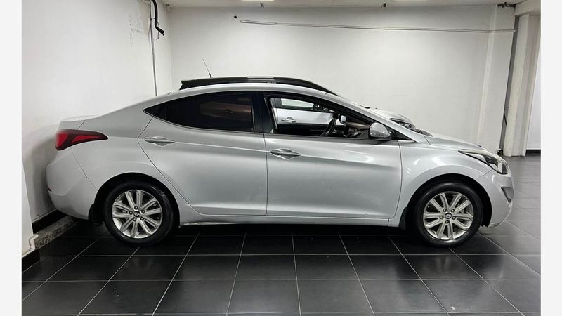 Hyundai-Elantra-014565153-04_20250327152814