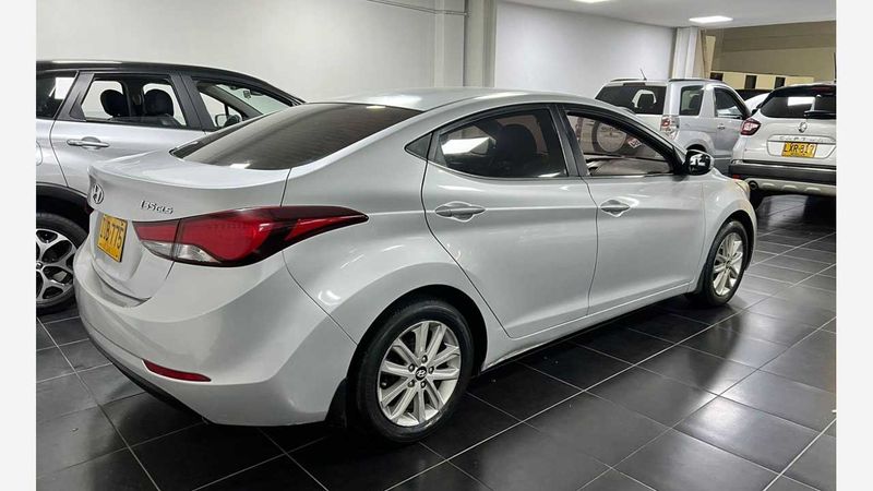 Hyundai-Elantra-014565153-05_20250327152814