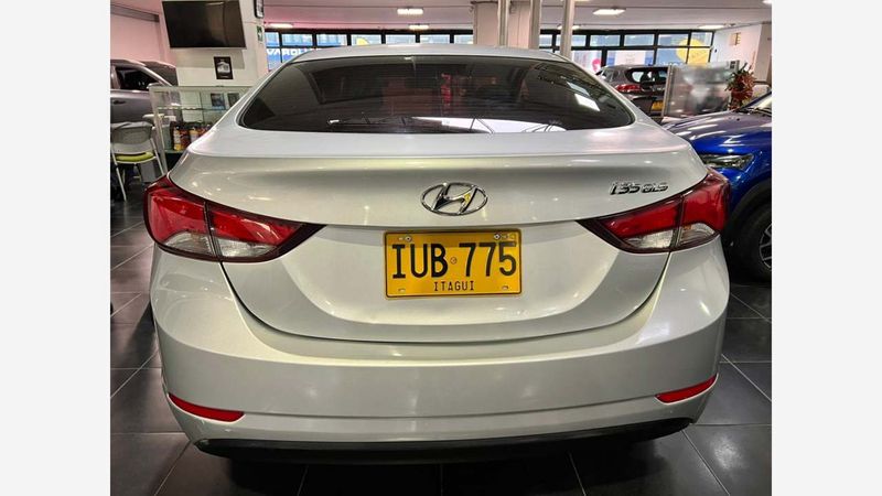 Hyundai-Elantra-014565153-06_20250327152814