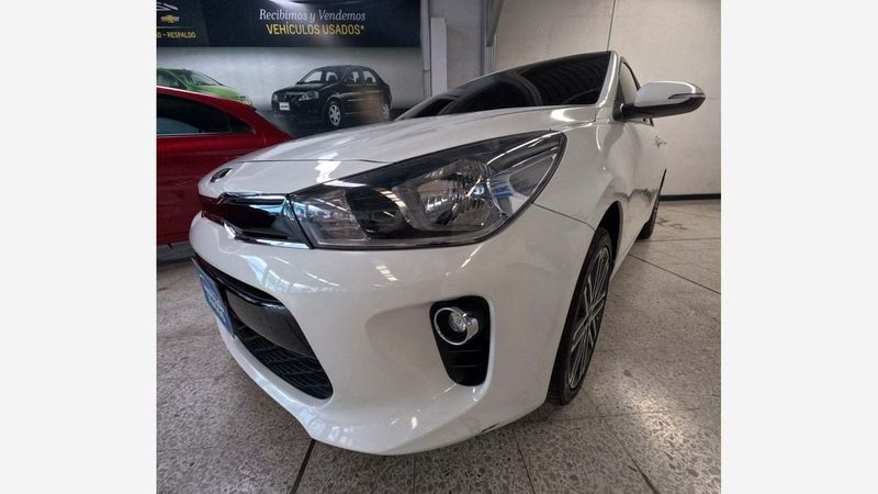 Kia-Rio-Zenith--Blanco-0461947166-04_20250329003340