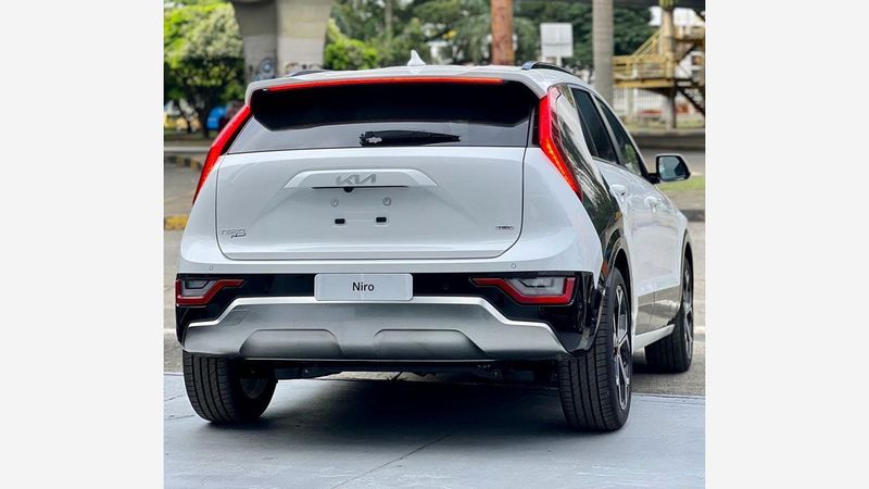 Kia-Niro-Zenith-AT-Blanco-05