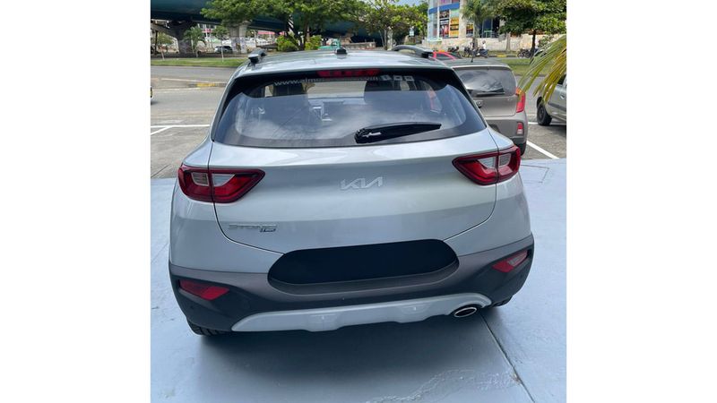 Kia-Stonic-Vibrant-MT-03505362-02