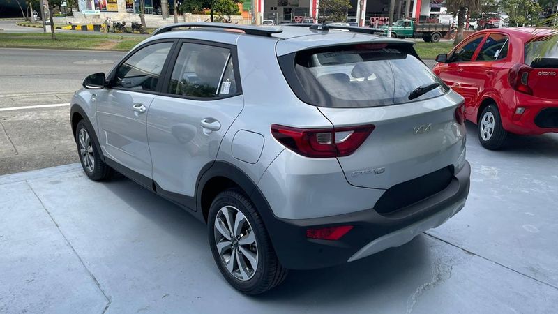 Kia-Stonic-Vibrant-MT-03505362-04