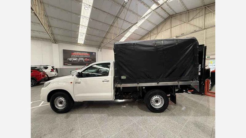 Toyota-Hilux-0217250101-02_20250512224034