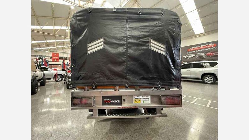 Toyota-Hilux-0217250101-06_20250512224034