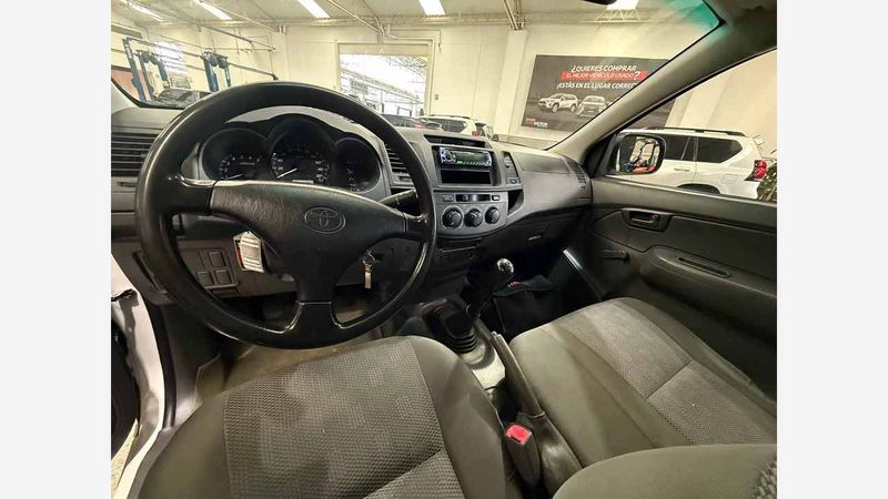 Toyota-Hilux-0217250101-07_20250512224034