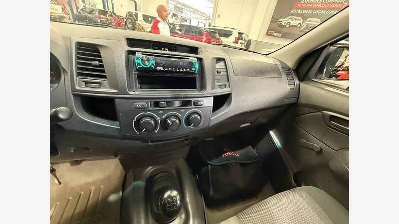 Toyota-Hilux-0217250101-08_20250512224034