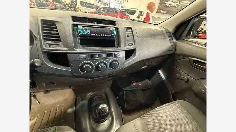 Toyota-Hilux-0217250101-09_20250512224034