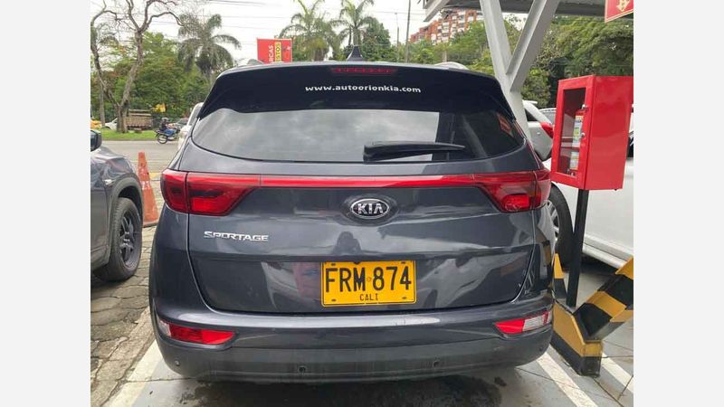 Kia-Sportage-Emotion-Mt-2000Cc--Gris-1905295100-04_20250524002124