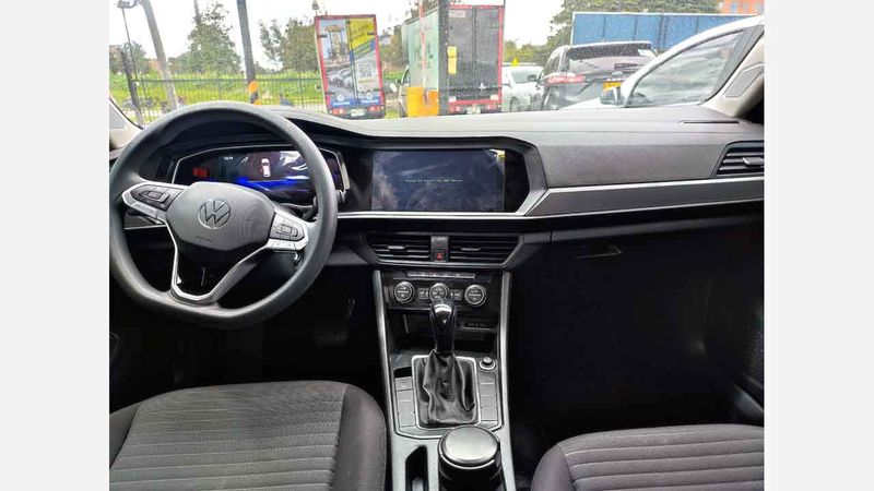 Volkswagen Jetta Comfortline 225 Plateado