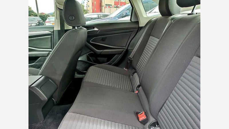 Volkswagen Jetta Comfortline 225 Plateado