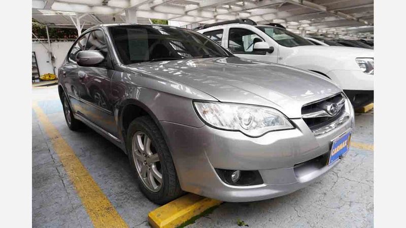 Subaru Legacy 27 Gris
