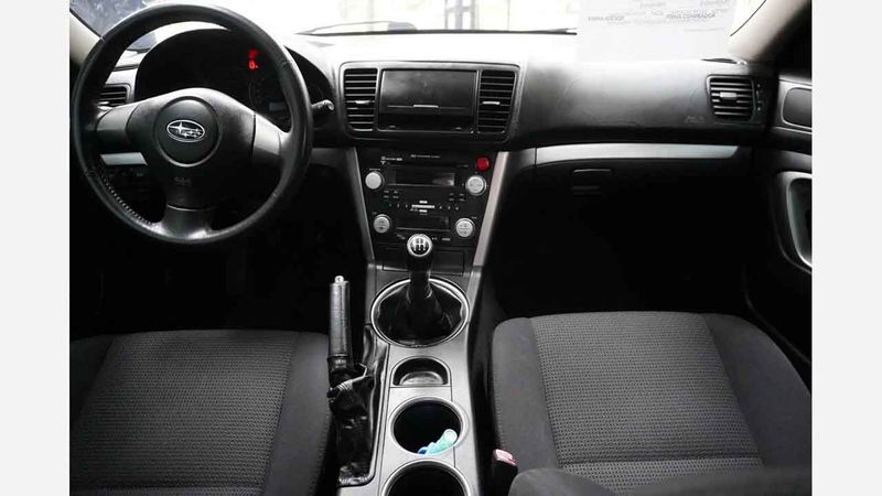 Subaru Legacy 27 Gris