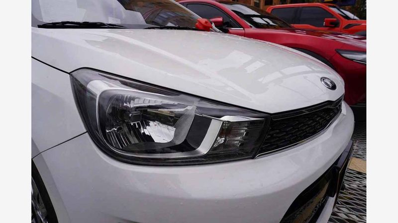 Kia Soluto 588 Blanco