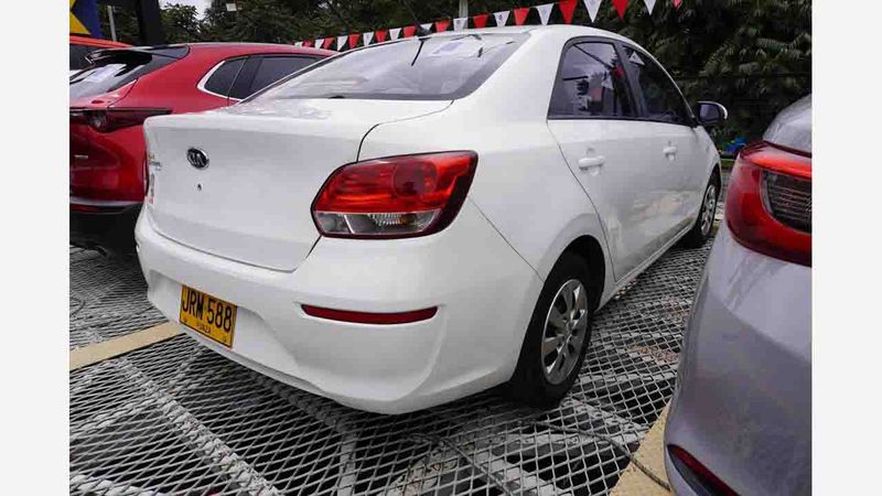 Kia Soluto 588 Blanco