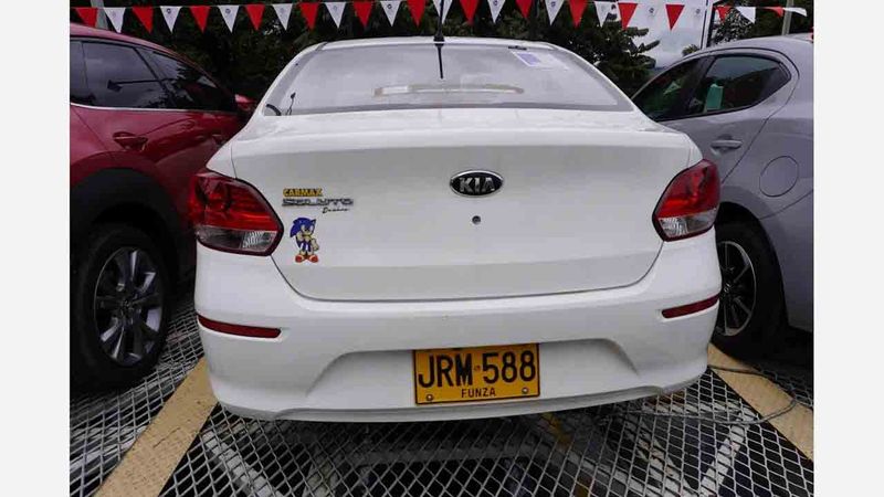 Kia Soluto 588 Blanco