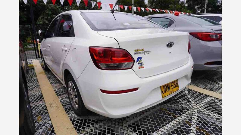 Kia Soluto 588 Blanco