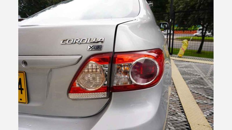 0737709711-Toyota-Corolla-724-Plateado-04_20250527174704