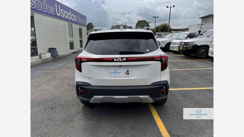 Kia-Seltos-Vibrant-Aut-2-0L-147Hp-Blanco-04_20250602004141