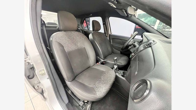 Renault-Logan-2023-4x2-Gris-2084581950-08_20250612004059