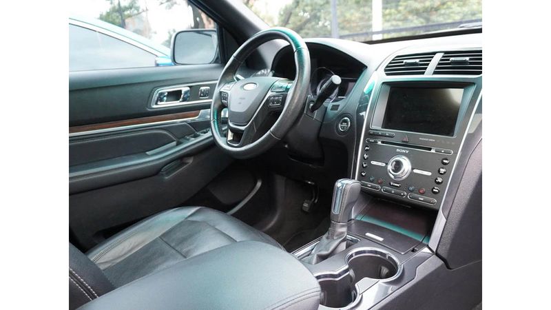 Ford-Explorer-0735881235-05_20250617025941