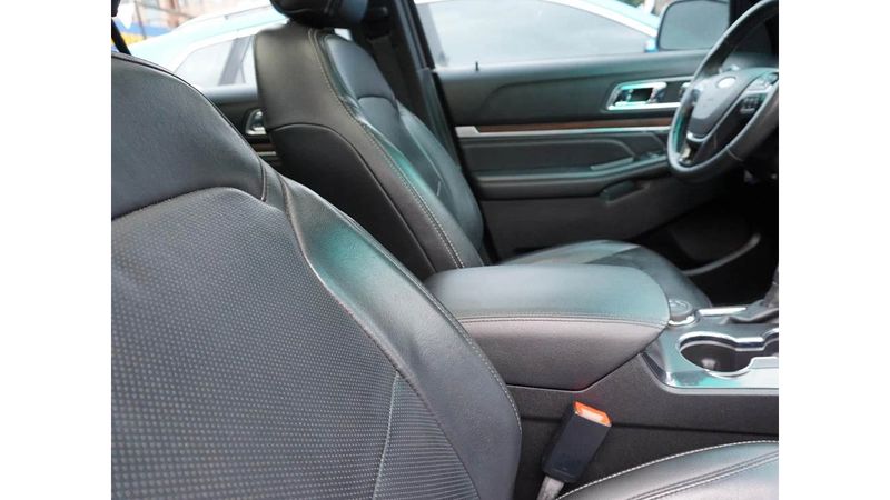 Ford-Explorer-0735881235-07_20250617025941