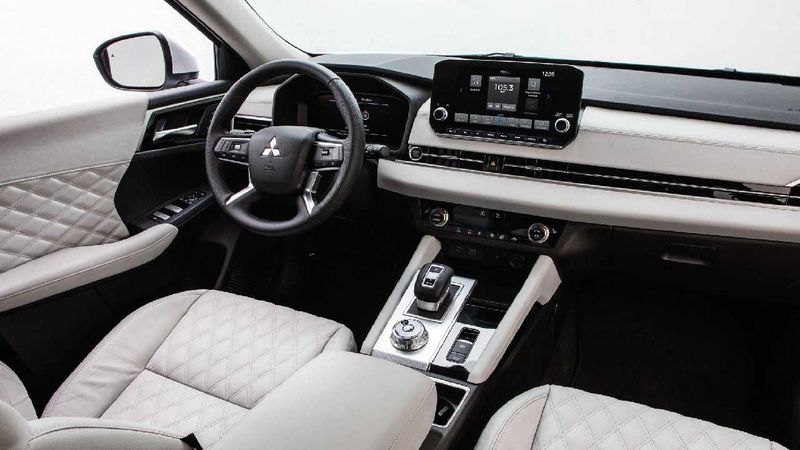 Mitsubishi-Outlander-1975414746-9_20250109215549